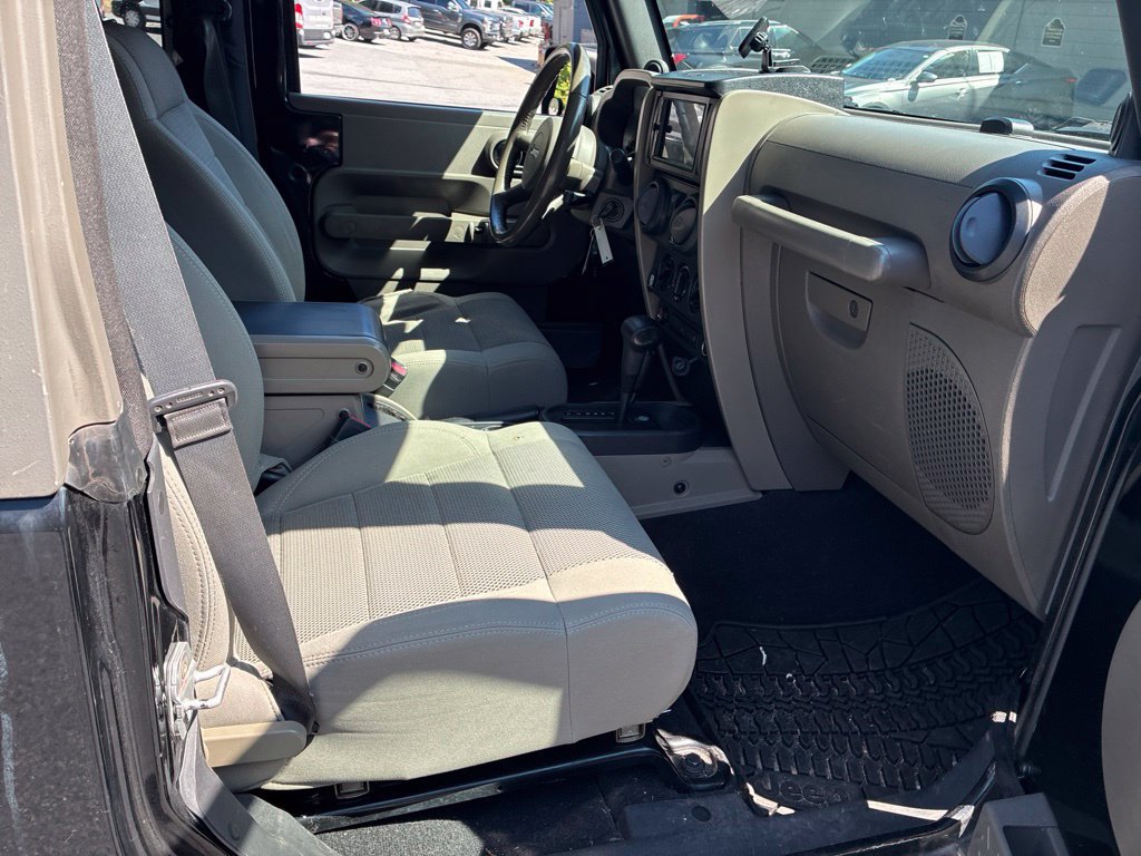 Used 2007 Jeep Wrangler Sahara w/ Dual Top Group AWD/4WD image 21