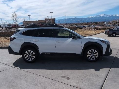 Used 2025 Subaru Outback Premium image 9