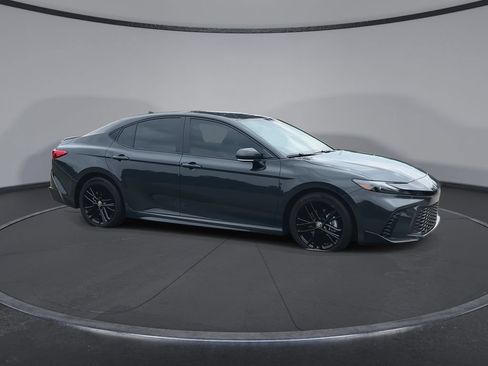 Used 2025 Toyota Camry SE FWD image 2