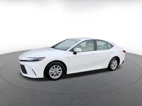 Used 2025 Toyota Camry LE image 8