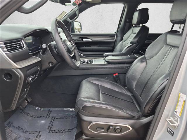 Used 2024 Jeep Wagoneer L Series II w/ Flexible Seating Group AWD/4WD image 16