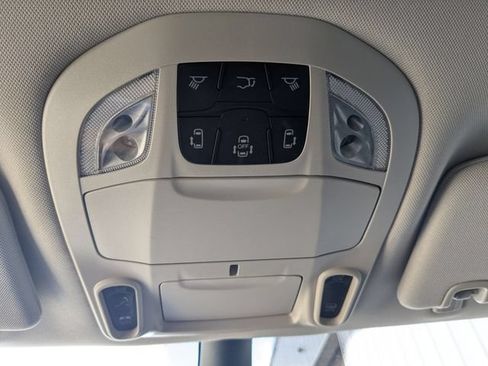 Used 2023 Chrysler Pacifica Limited FWD image 28