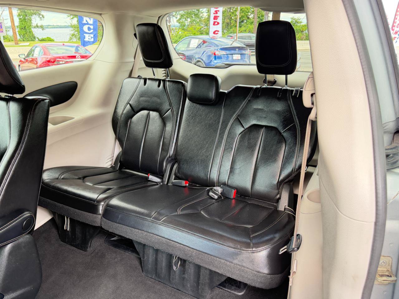Used 2022 Chrysler Pacifica Touring-L FWD image 33