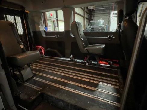 Used 2020 Ford Transit 150 XL RWD image 4