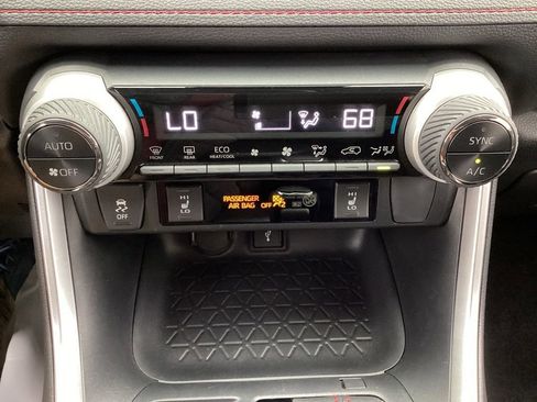 Used 2021 Toyota RAV4 SE w/ Weather & Moonroof Package AWD/4WD image 20