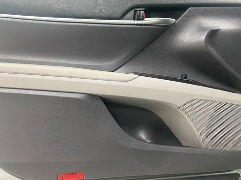 Used 2022 Toyota Camry LE image 9