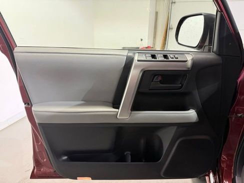 Used 2013 Toyota 4Runner SR5 w/ Premium Pkg w/3rd Row Seat AWD/4WD image 10