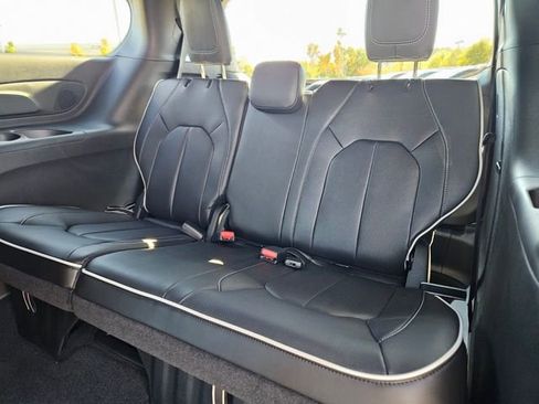 New 2026 Chrysler Pacifica Limited image 5