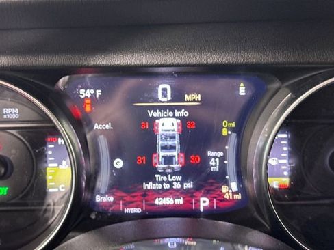 Used 2022 Jeep Wrangler Unlimited Sahara w/ Cold Weather Group image 18