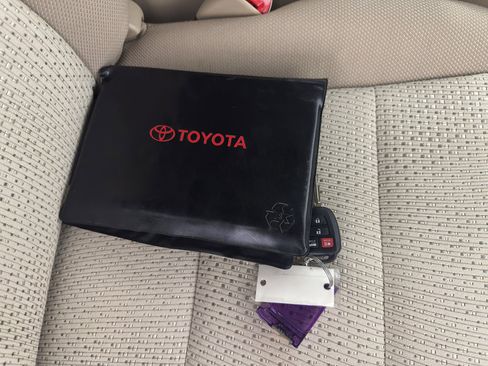 Used 2014 Toyota Camry LE image 43