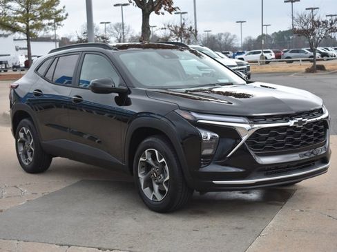 New 2026 Chevrolet Trax LT w/ Sunroof Package image 3