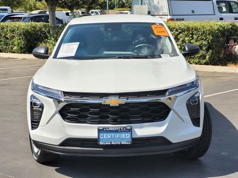 Used 2025 Chevrolet Trax LS image 3