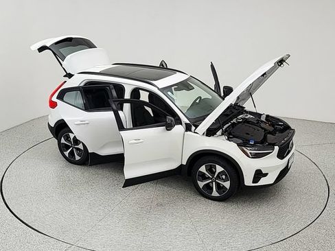 New 2026 Volvo XC40 B5 Plus w/ Protection Package Premier AWD/4WD image 41