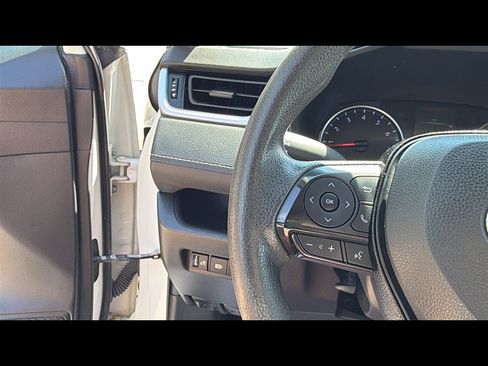 Used 2021 Toyota RAV4 LE AWD/4WD image 13