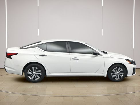 Certified 2024 Nissan Altima 2.5 S FWD image 8
