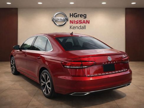 Used 2022 Volkswagen Passat 2.0T SE FWD image 2