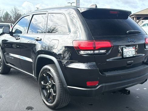 Used 2019 Jeep Grand Cherokee Laredo image 5
