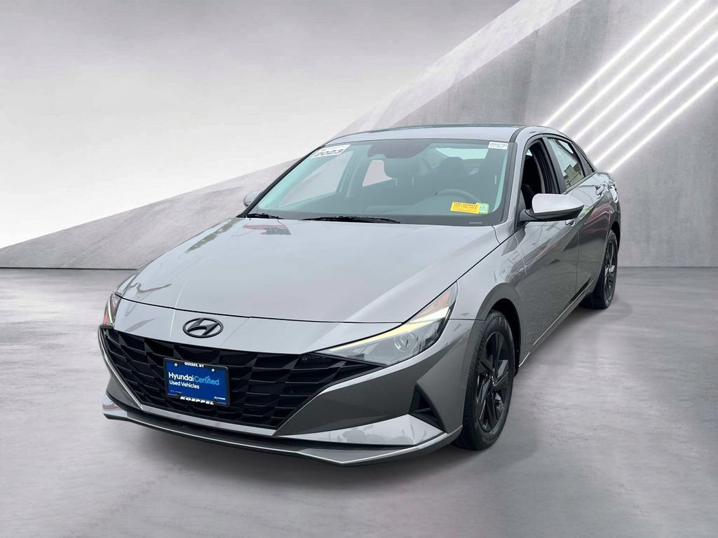 Used 2023 Hyundai Elantra SEL w/ Preferred Accessory Package FWD image 4