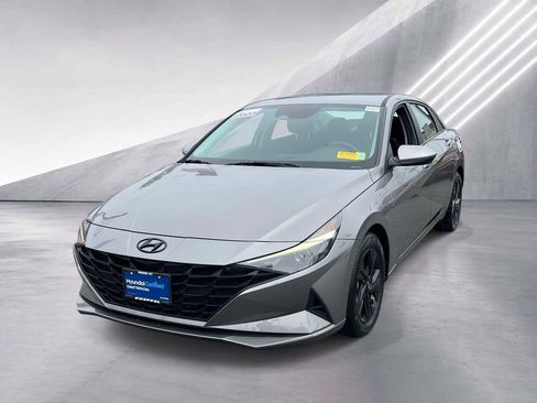 Certified 2023 Hyundai Elantra SEL w/ Preferred Accessory Package FWD image 4