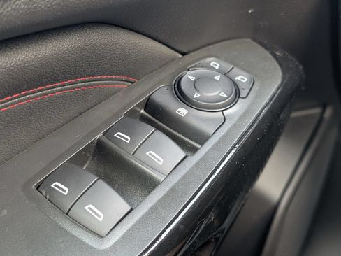 Used 2025 Chevrolet Trax RS w/ Driver Confidence Package FWD image 18