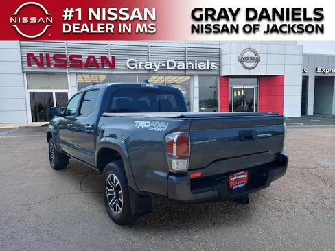 Used 2021 Toyota Tacoma TRD Sport w/ Technology Package AWD/4WD image 5