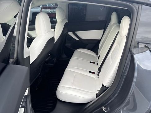 Used 2022 Tesla Model Y Performance image 27