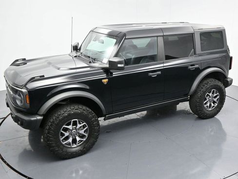 Used 2023 Ford Bronco Badlands image 43