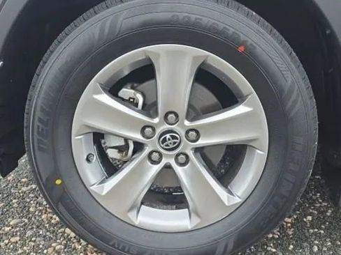 Used 2015 Toyota RAV4 XLE FWD image 45