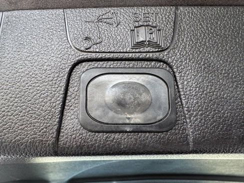 Used 2013 Ford C-MAX SEL image 9