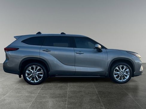 Used 2025 Toyota Highlander Limited image 8