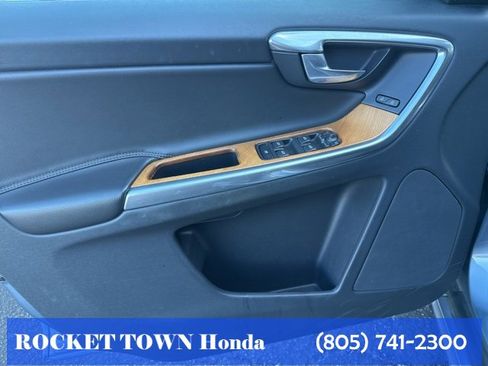 Used 2017 Volvo XC60 T5 Inscription w/ Preferred Option Package image 18