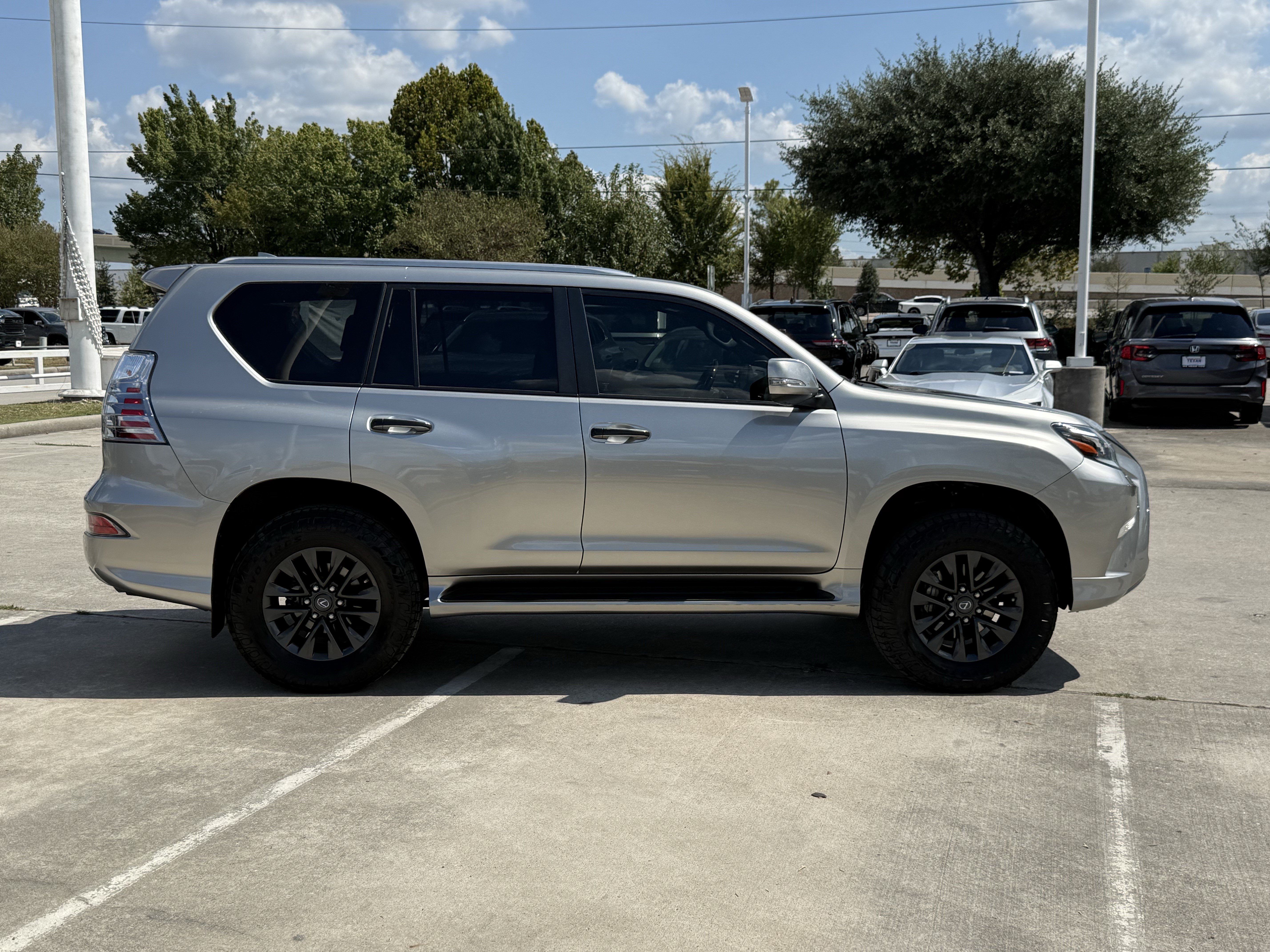 Used 2023 Lexus GX 460 Premium w/ Premium Plus Package AWD/4WD image 3