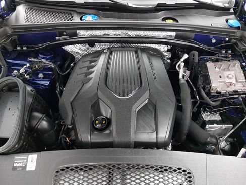 Certified 2026 Porsche Macan AWD/4WD image 33