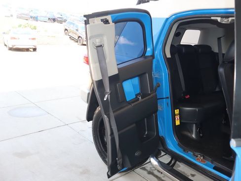 Used 2007 Toyota FJ Cruiser 4WD image 30