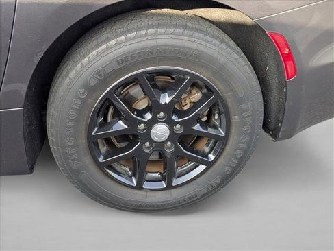 Used 2020 Chrysler Pacifica Touring-L image 23