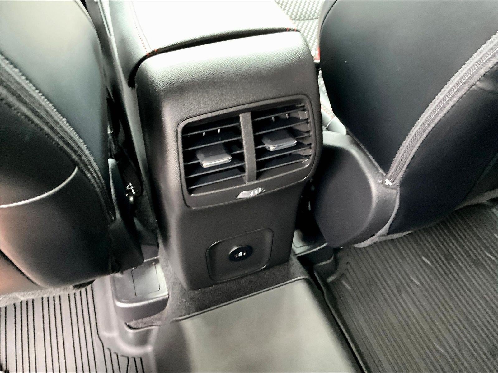 Used 2024 Ford Escape ST-Line w/ Tech Pack #1 AWD/4WD image 9