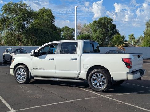 Used 2020 Nissan Titan SL w/ Moonroof Package image 4