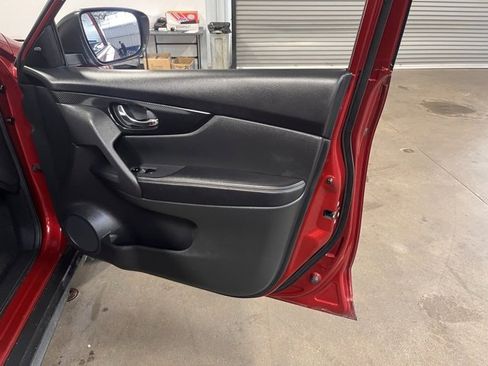 Used 2018 Nissan Rogue SL w/ Premium Package image 12