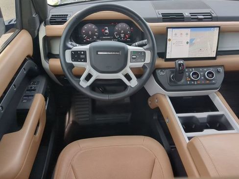 Used 2025 Land Rover Defender 110 X-Dynamic SE AWD/4WD image 17
