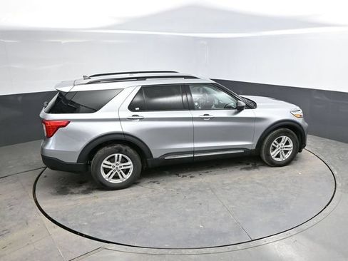 Used 2024 Ford Explorer XLT w/ Equipment Group 202A AWD/4WD image 36