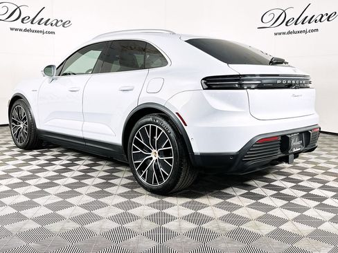 Used 2024 Porsche Macan 4 Electric image 4