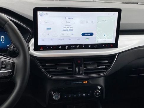 Used 2024 Ford Escape Platinum image 9