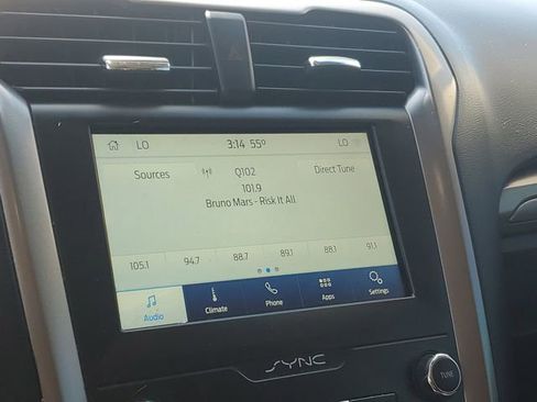 Used 2020 Ford Fusion SE FWD image 16