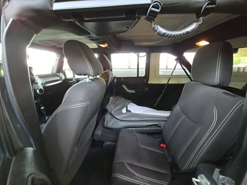 Used 2016 Jeep Wrangler Unlimited Rubicon w/ Dual Top Group AWD/4WD image 5