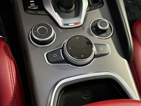 Used 2022 Alfa Romeo Giulia Veloce image 29