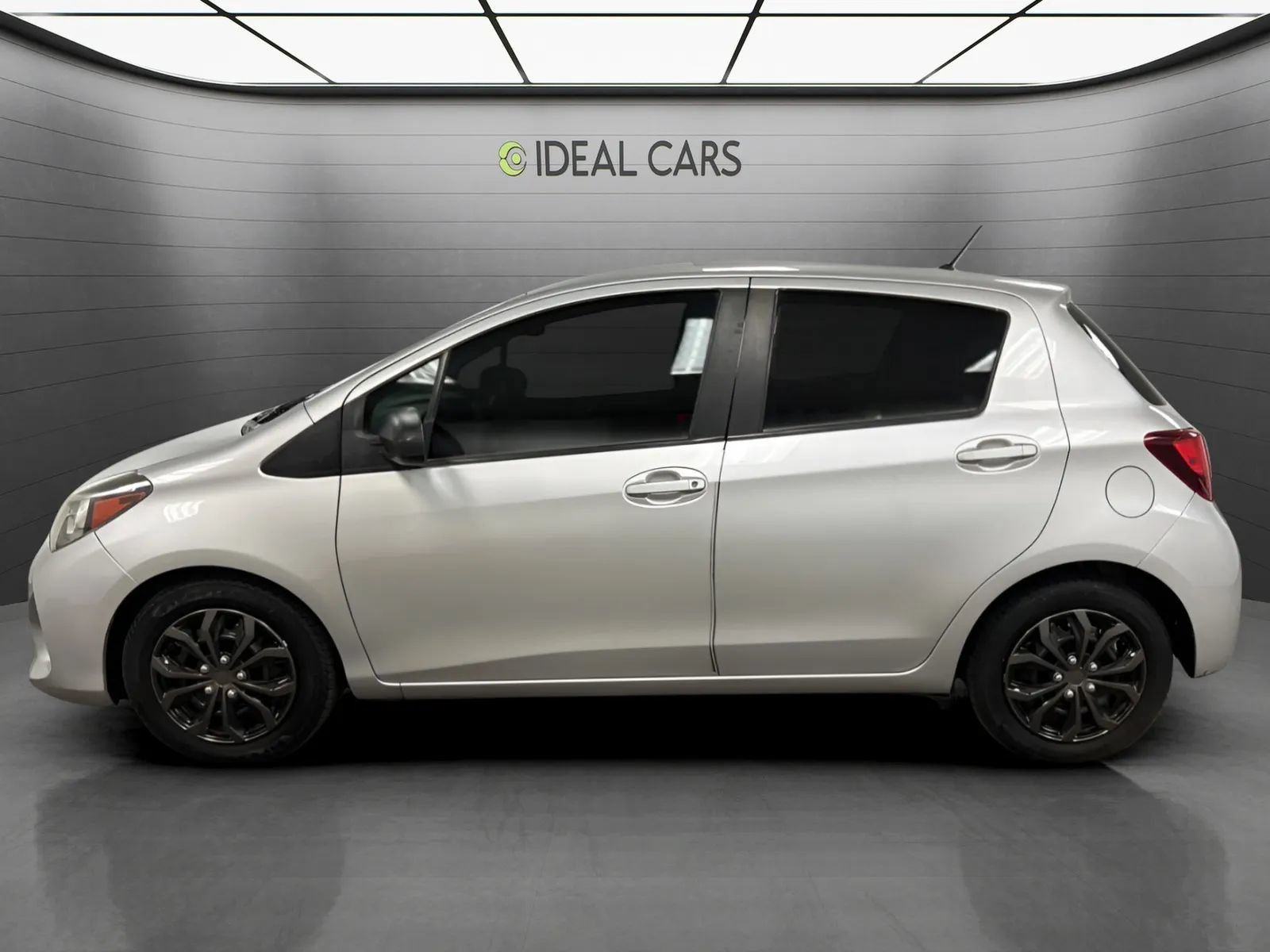 Used 2017 Toyota Yaris L w/ Carpet Mat Package FWD image 8