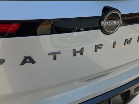 New 2026 Nissan Pathfinder SL FWD image 29