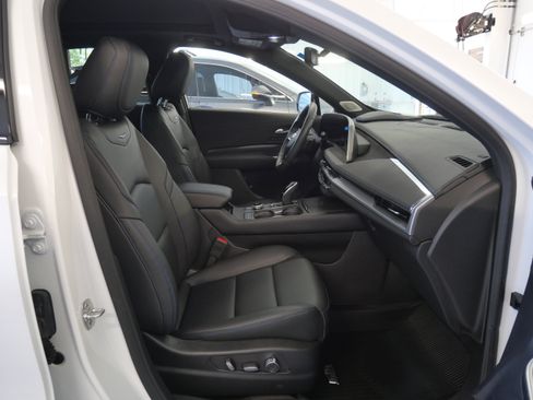 Used 2024 Cadillac XT4 Sport w/ Technology Package image 15