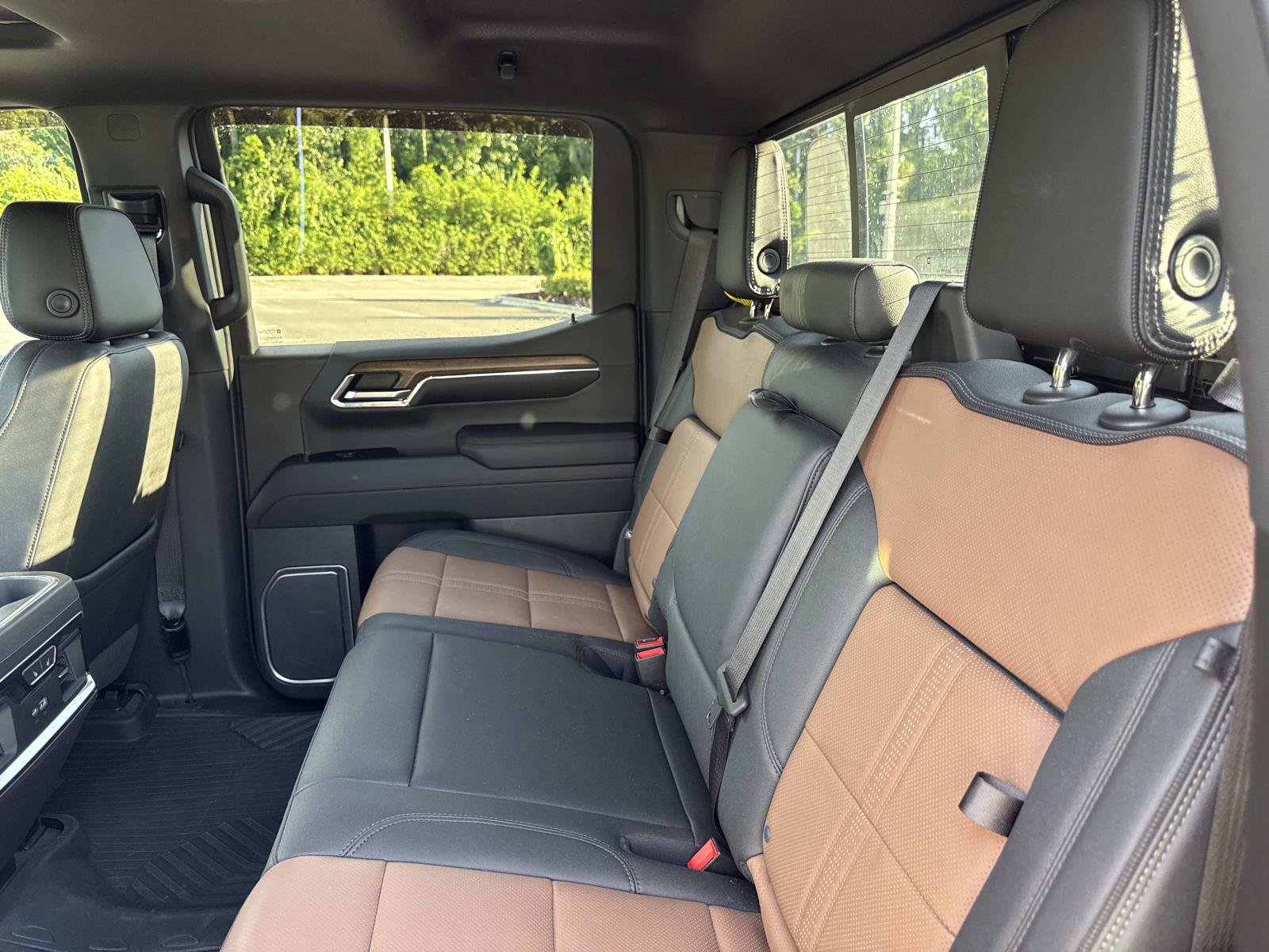Used 2023 Chevrolet Silverado 1500 High Country w/ Z71 Off-Road Package AWD/4WD image 11