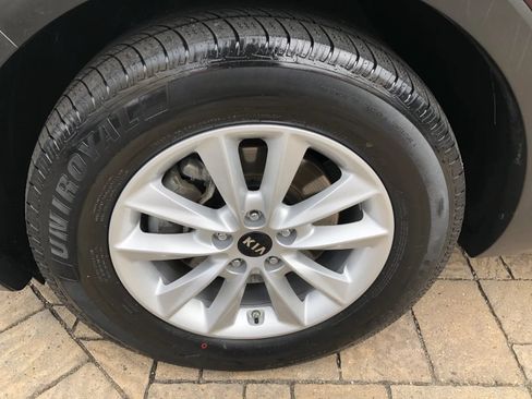 Used 2019 Kia Sorento AWD V6 image 15